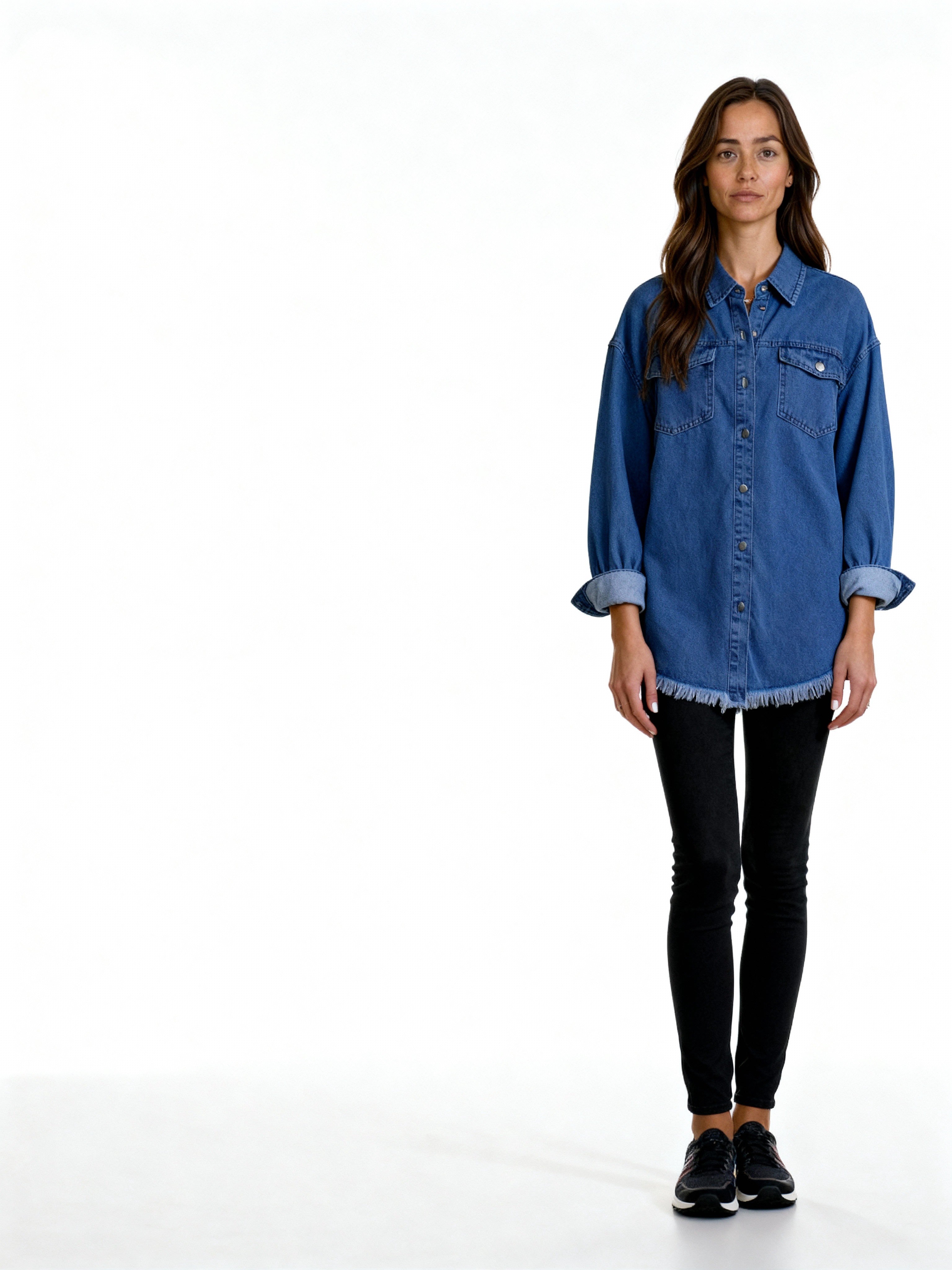 Reyna | Sobrecamisa denim con bajo desflecado y botones metálicos