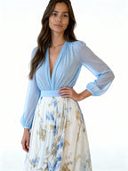 Elara | Vestido largo con cuerpo cruzado y falda floral vaporosa