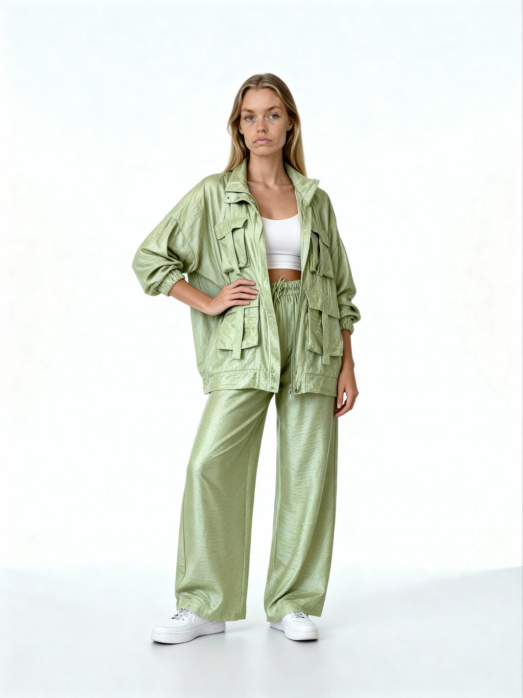 Ava | Conjunto satinado con chaqueta y pantalón fluido