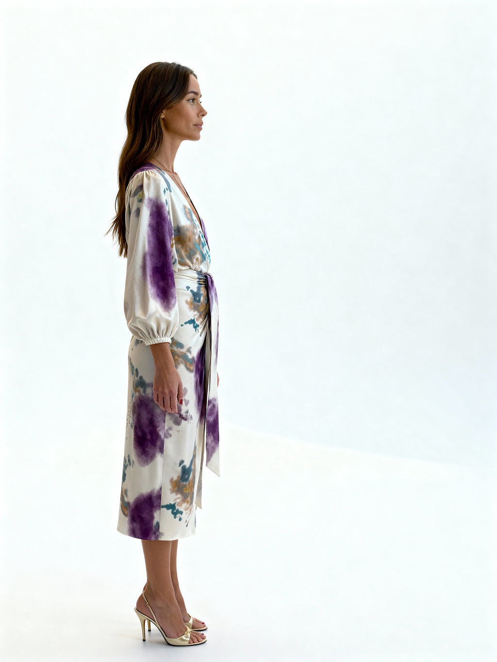 Isolde | Vestido satinado cruzado con estampado artístico