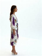 Isolde | Vestido satinado cruzado con estampado artístico