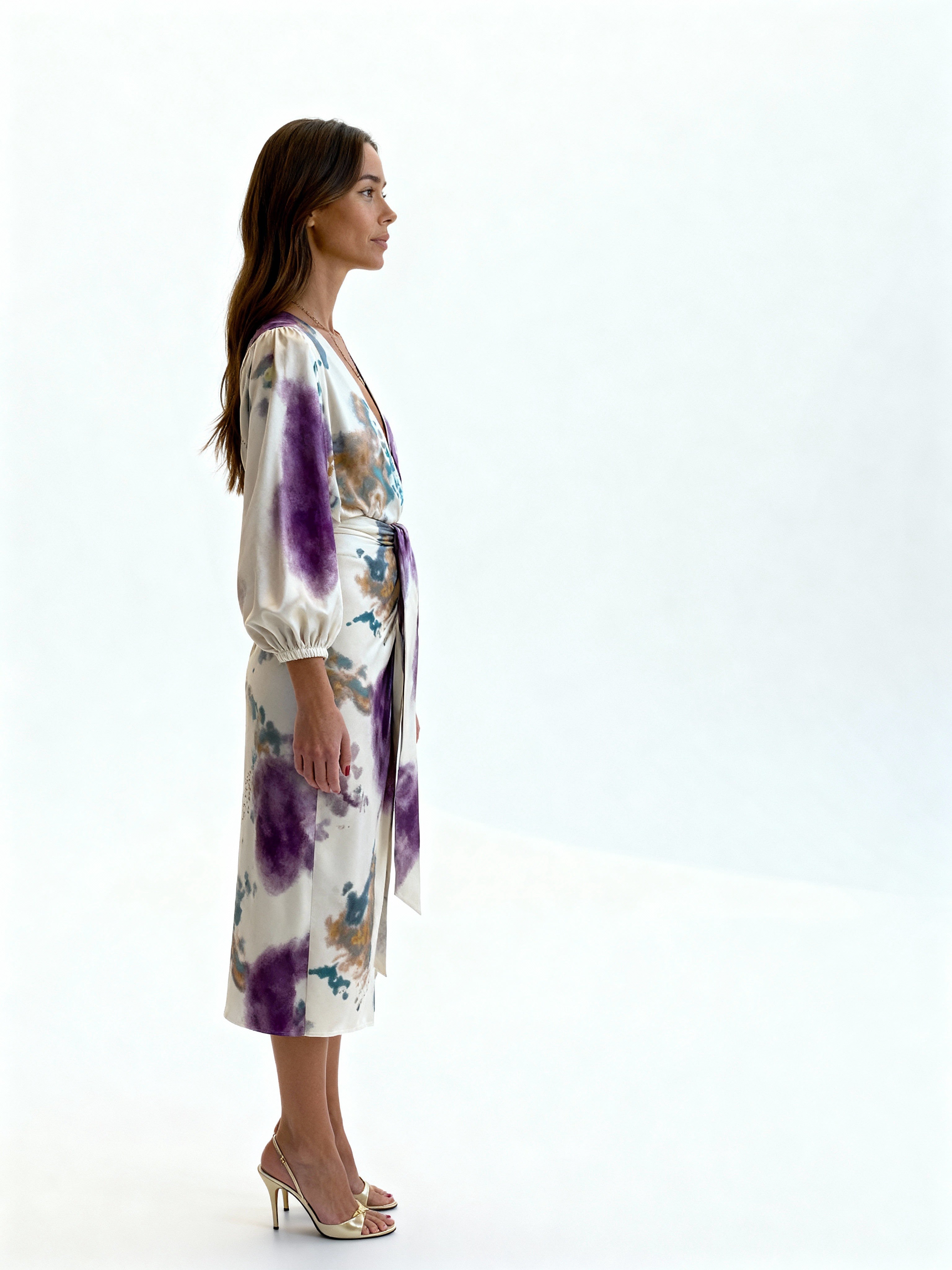 Isolde | Vestido satinado cruzado con estampado artístico