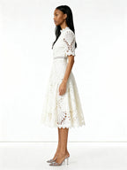 Elora | Vestido midi de encaje con cuello alto y mangas caladas