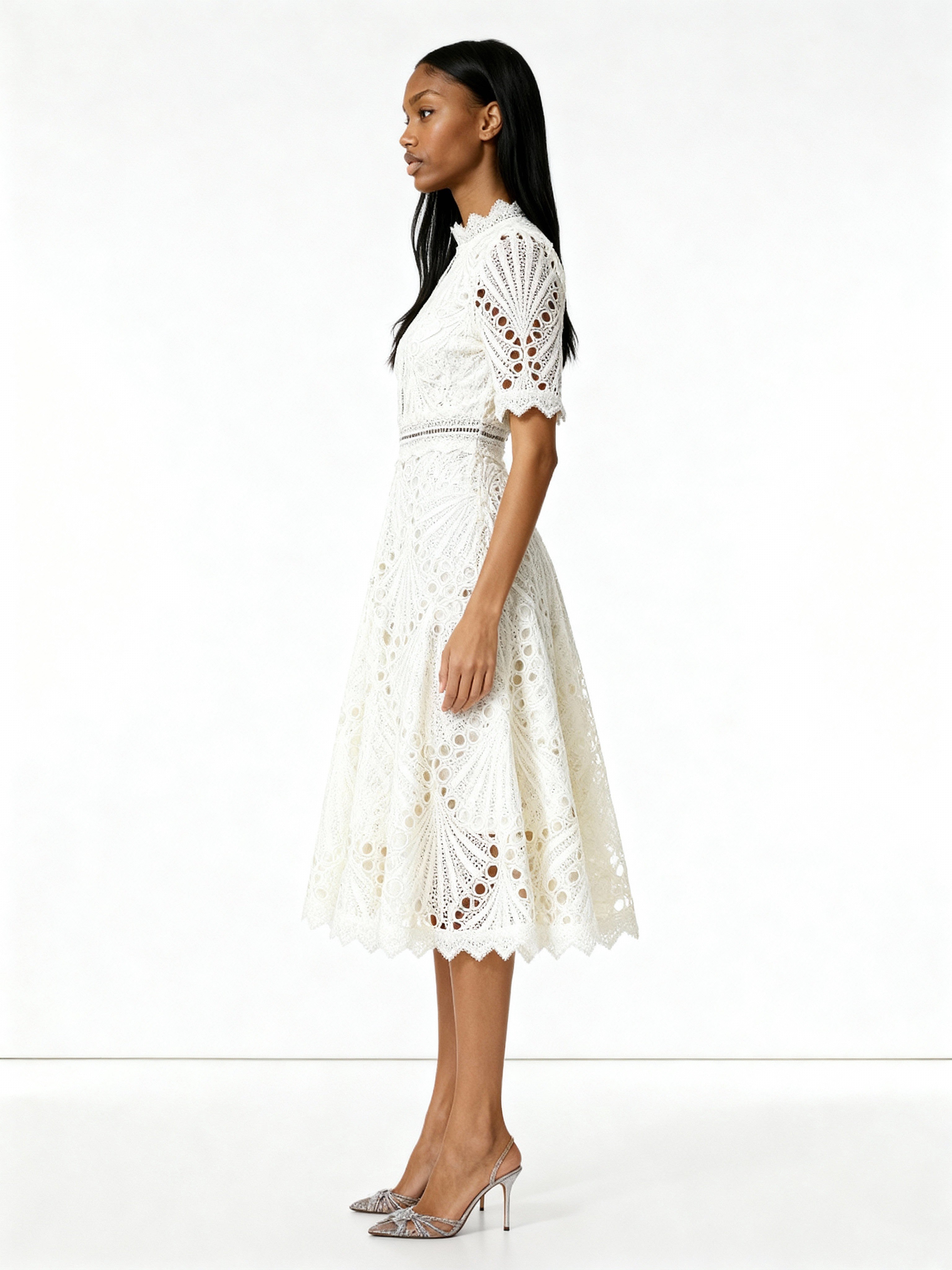 Elora | Vestido midi de encaje con cuello alto y mangas caladas