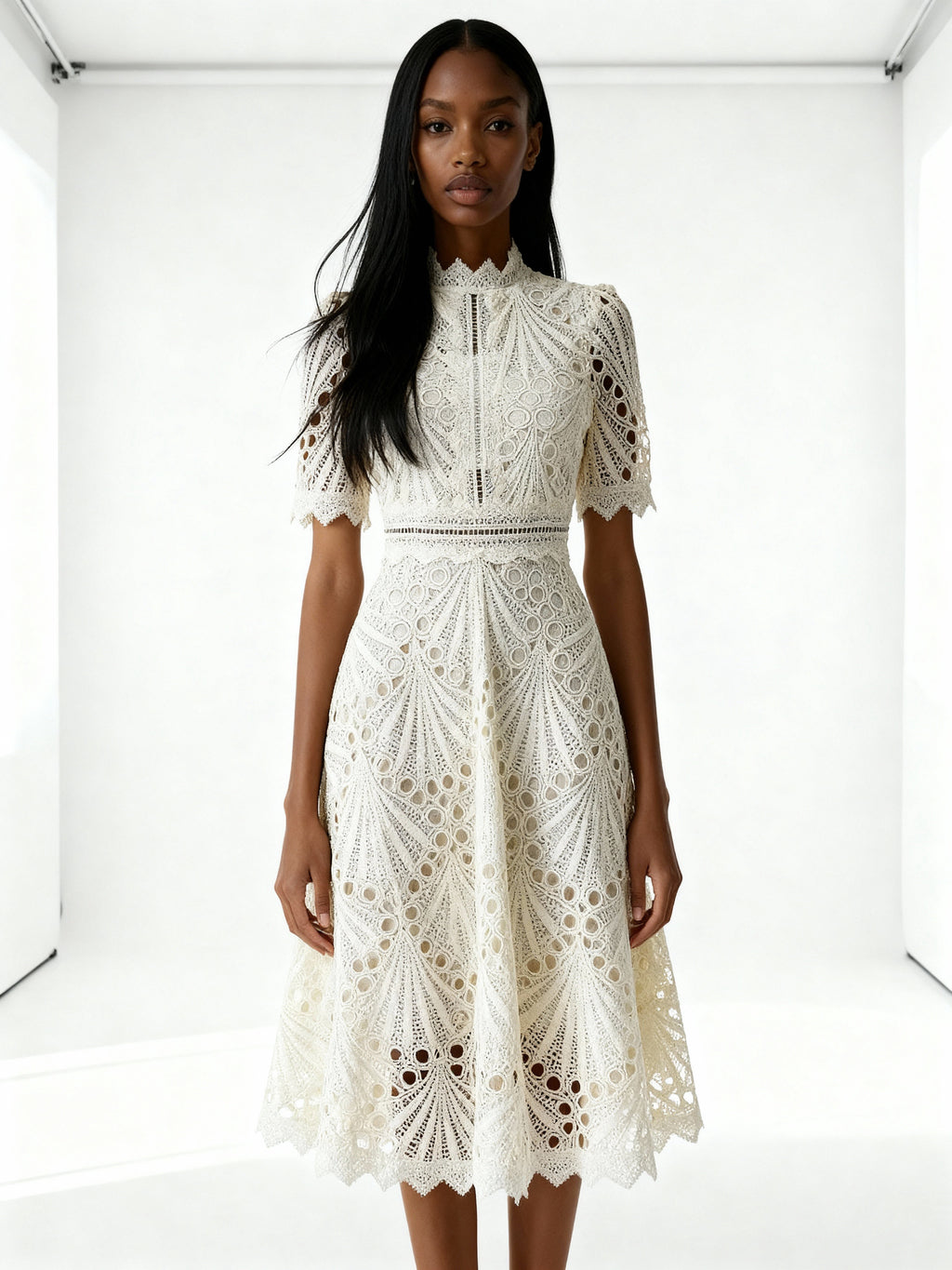 Elora | Vestido midi de encaje con cuello alto y mangas caladas