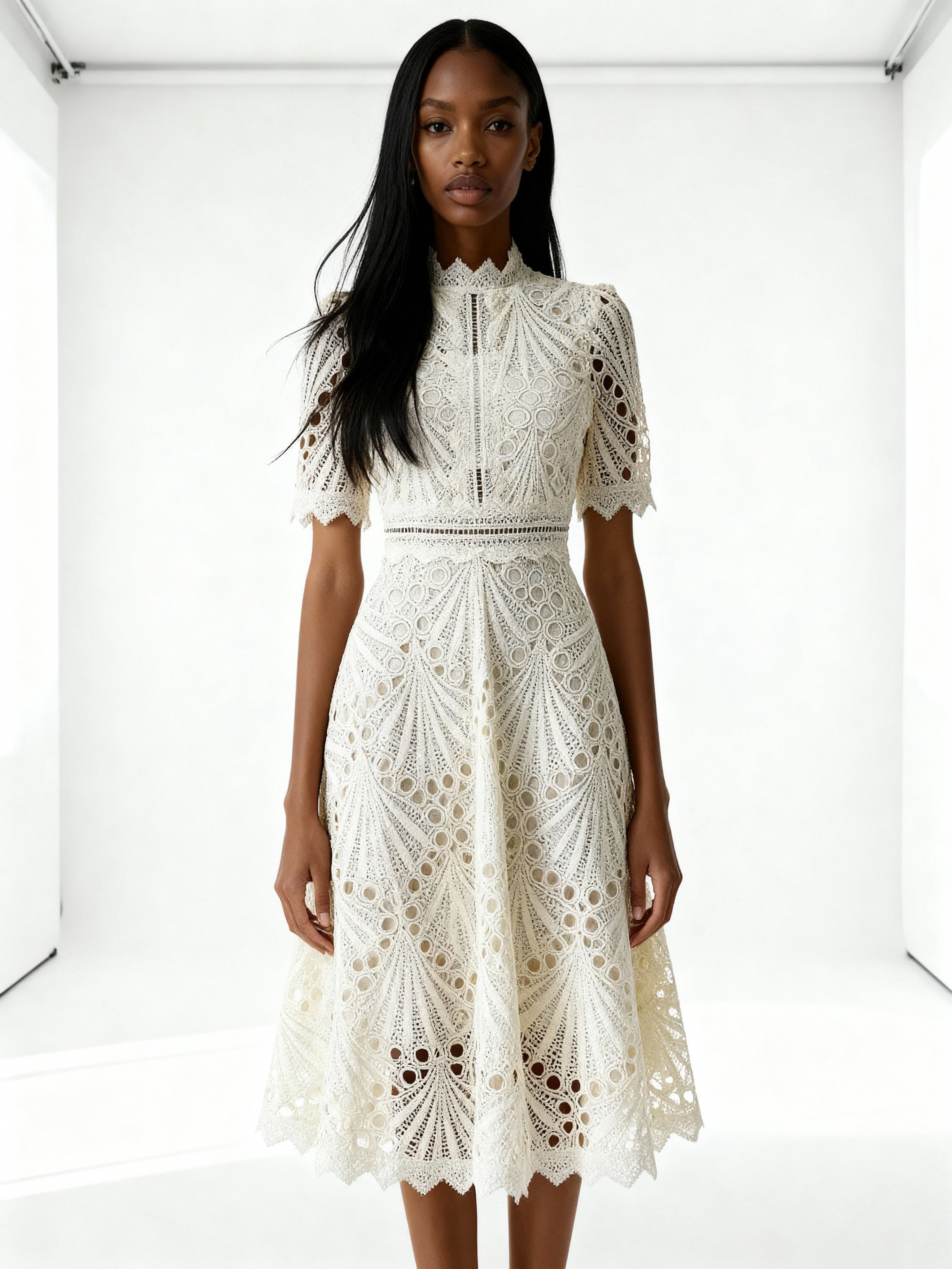 Elora | Vestido midi de encaje con cuello alto y mangas caladas