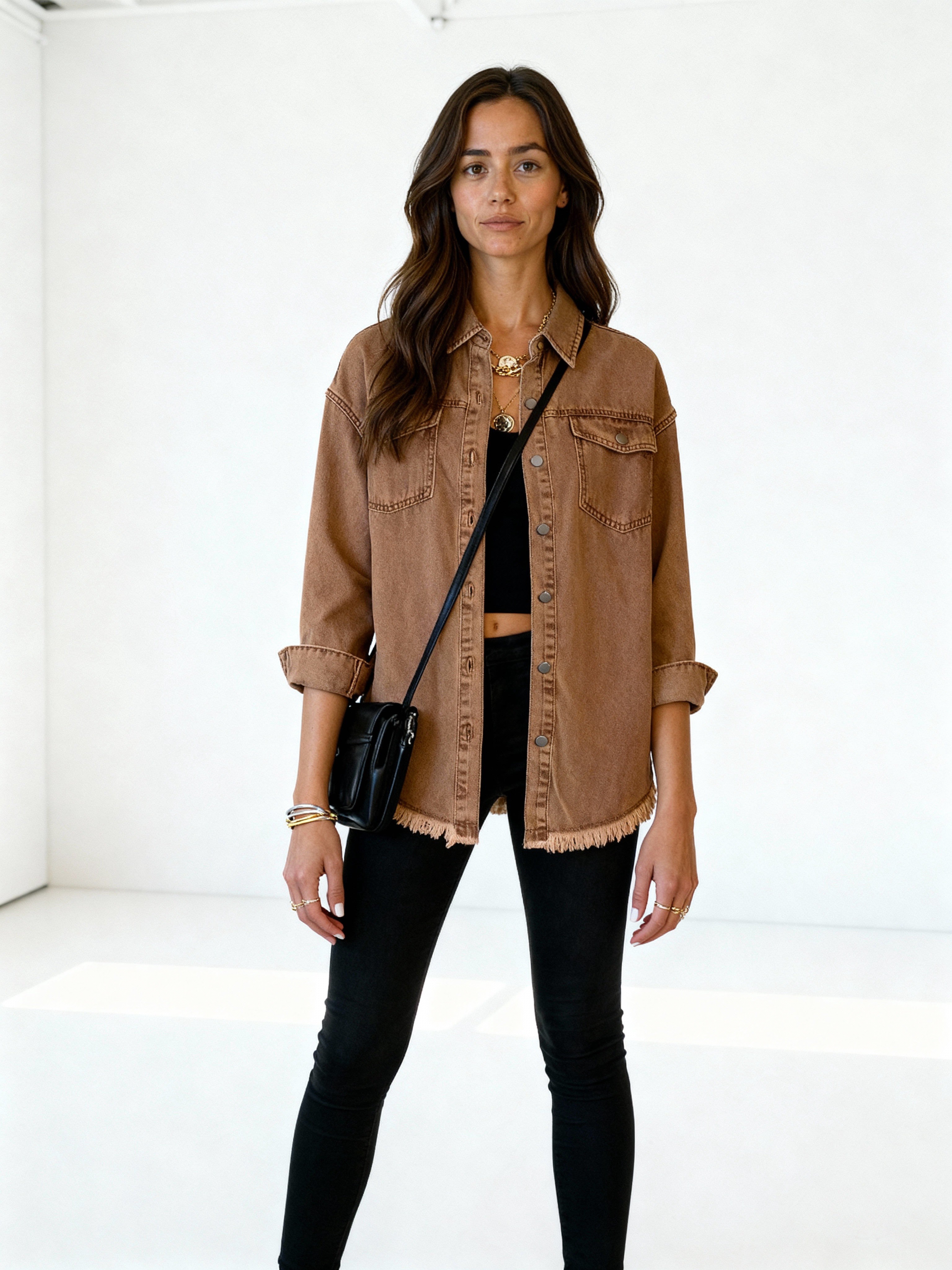 Reyna | Sobrecamisa denim con bajo desflecado y botones metálicos