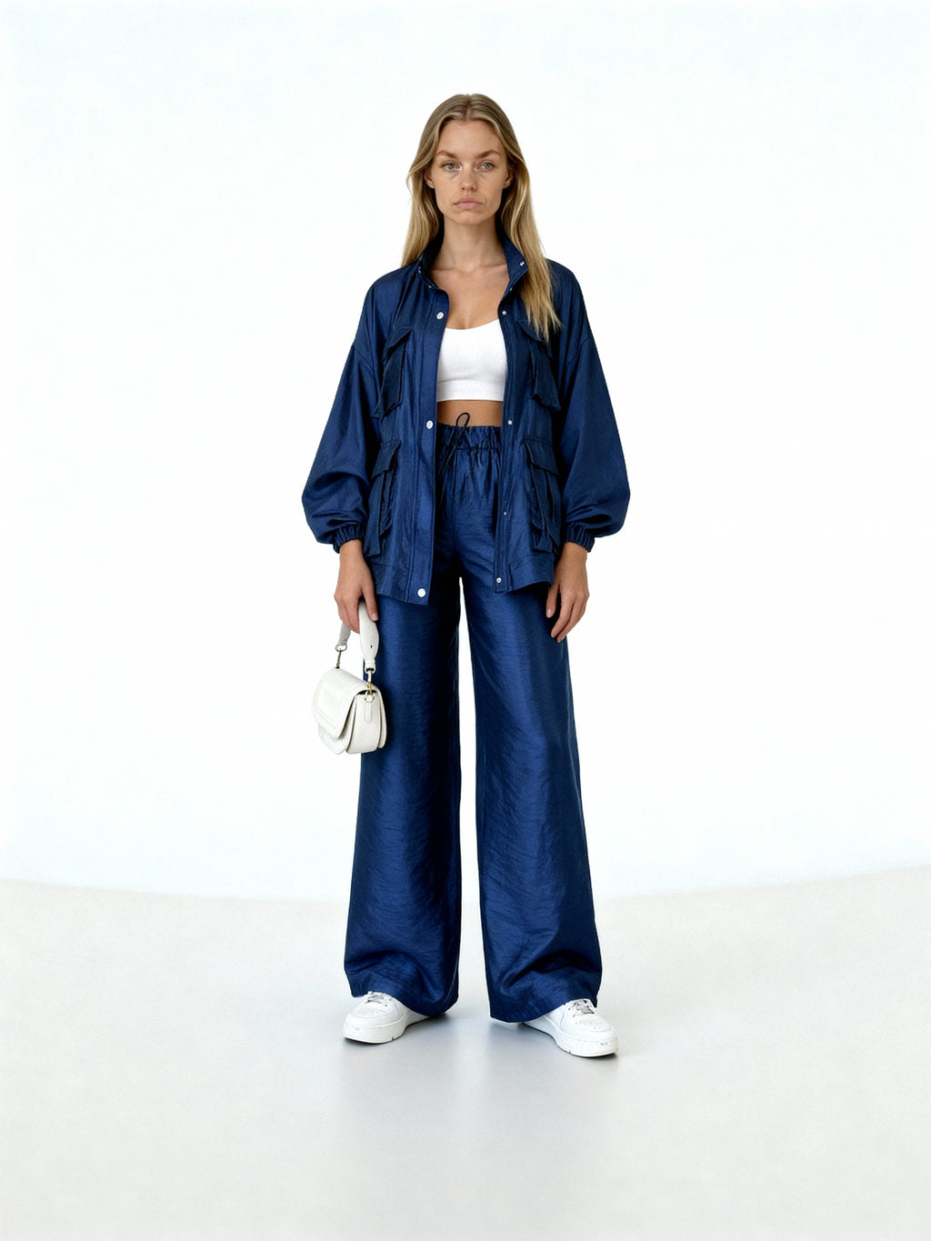 Ava | Conjunto satinado con chaqueta y pantalón fluido