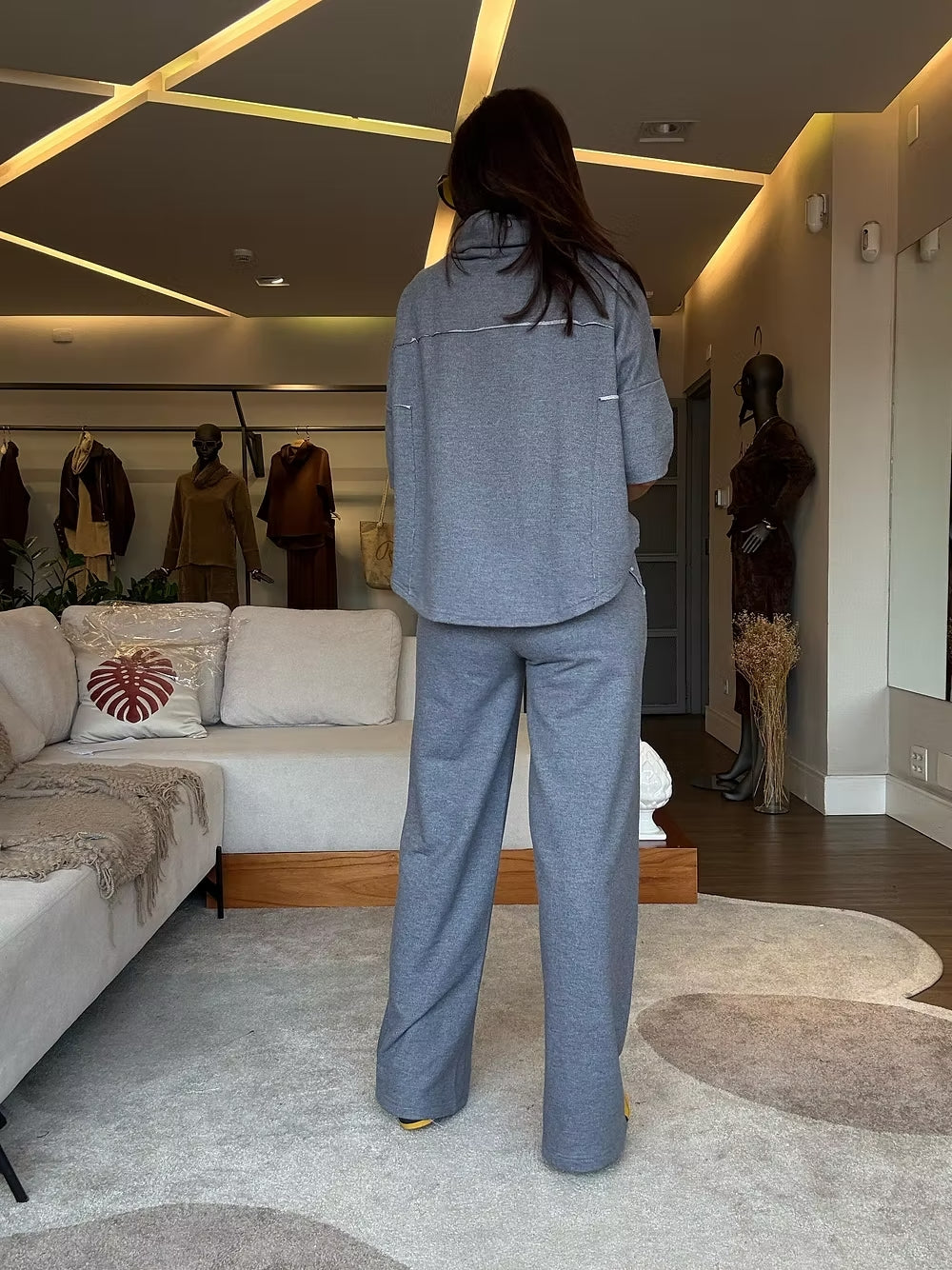 AURORA | CONJUNTO PREMIUM DE CUELLO ALTO Y PANTALÓN FLUIDO