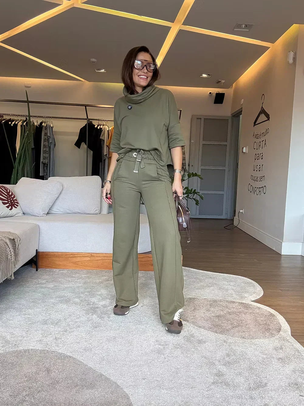 AURORA | CONJUNTO PREMIUM DE CUELLO ALTO Y PANTALÓN FLUIDO