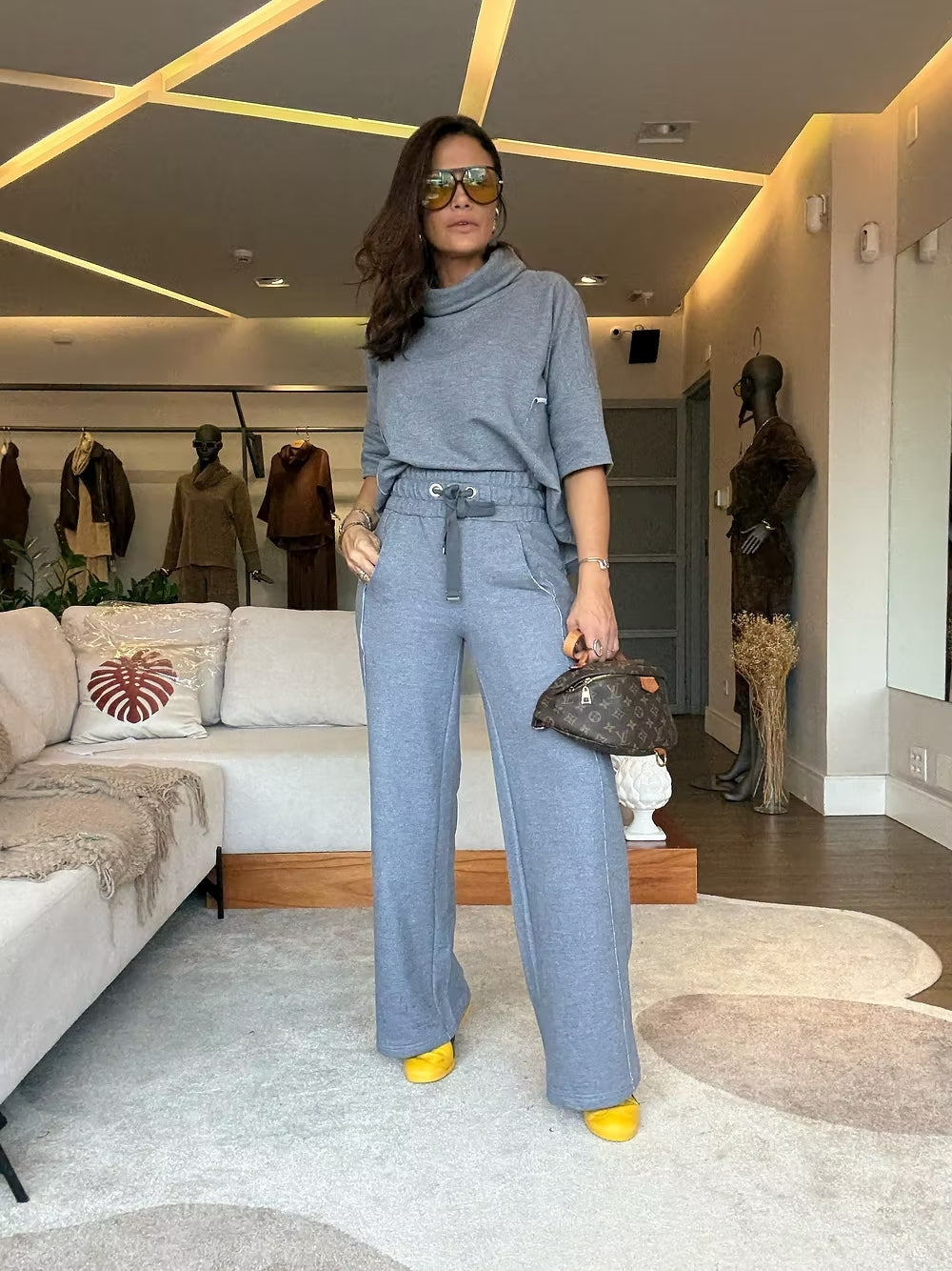 AURORA | CONJUNTO PREMIUM DE CUELLO ALTO Y PANTALÓN FLUIDO