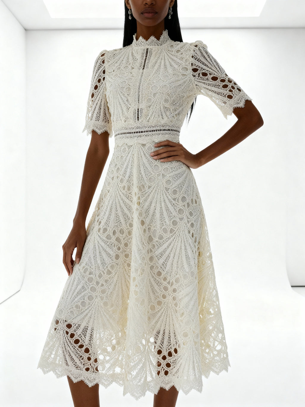 Elora | Vestido midi de encaje con cuello alto y mangas caladas