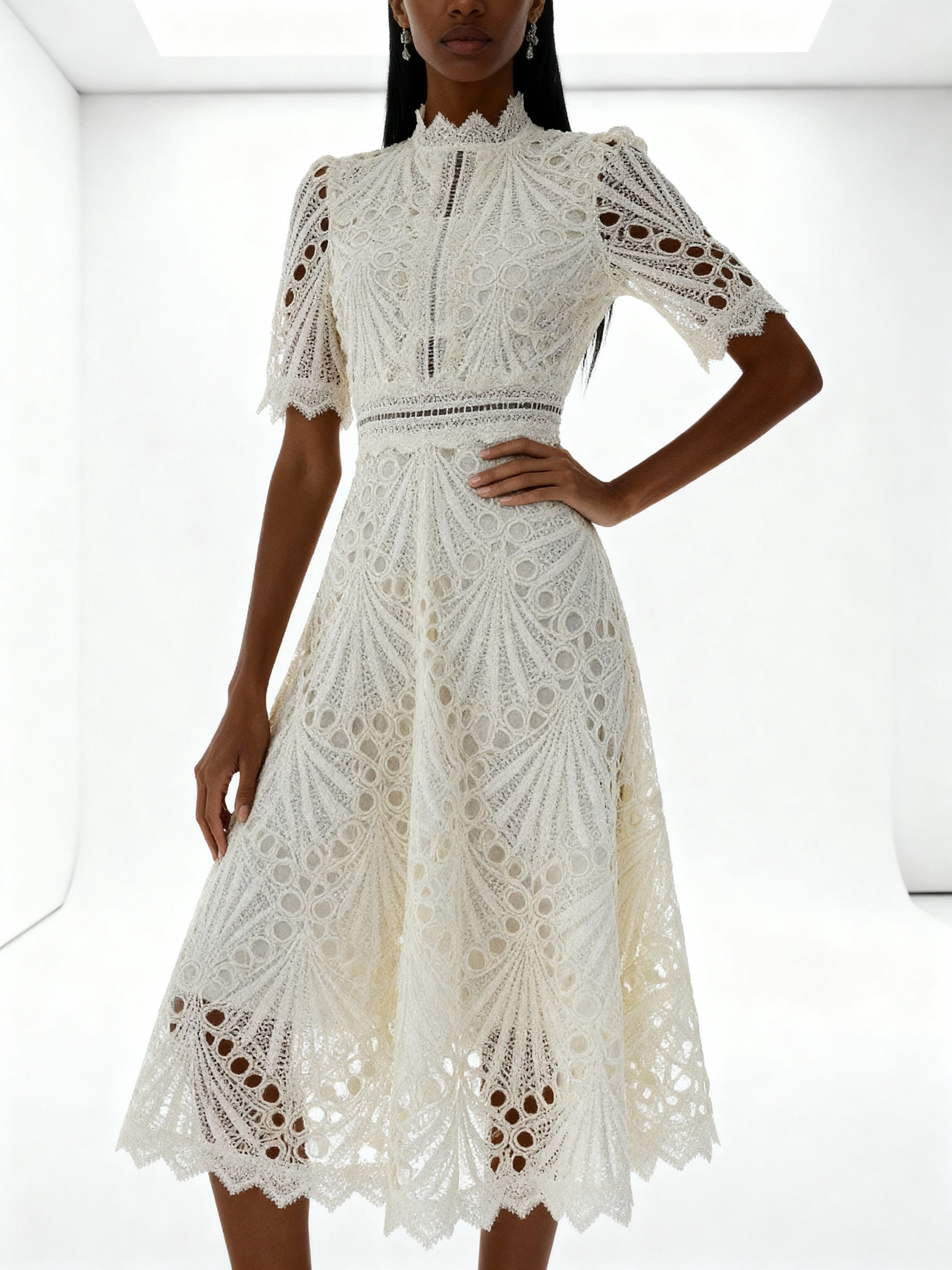 Elora | Vestido midi de encaje con cuello alto y mangas caladas