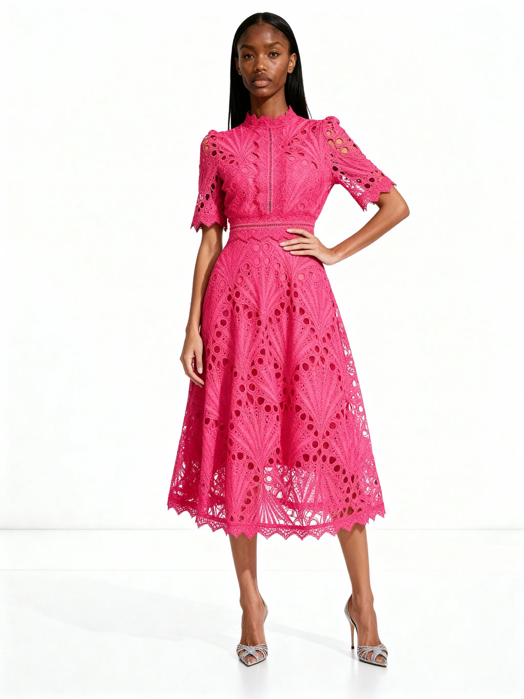 Elora | Vestido midi de encaje con cuello alto y mangas caladas